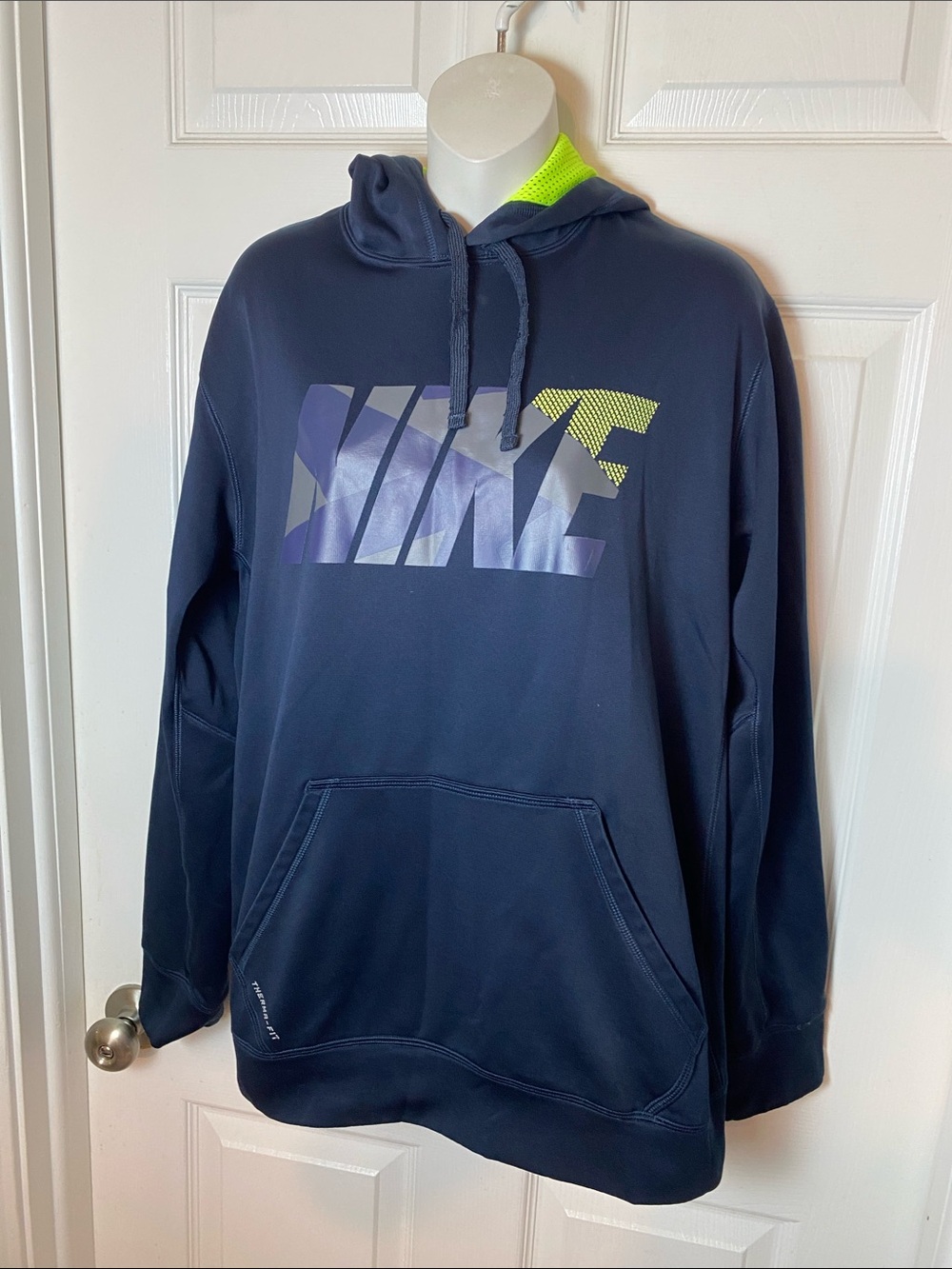 Nike Therma-FIT Men's Hoodie Size Large Black Blue Graphic Pullover 585902-475
